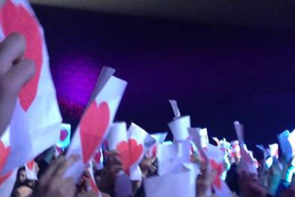 Фанаты Земфиры на концерте в Омске до слез растрогали певицу 