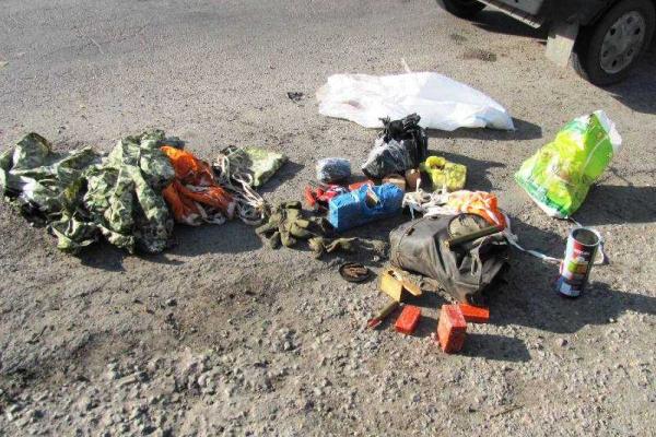 На Херсонщине полиция задержала автомобиль, который перевозил в Киев арсенал боеприпасов На Херсонщине полиция задержала автомобиль, который перевозил в Киев арсенал боеприпасов