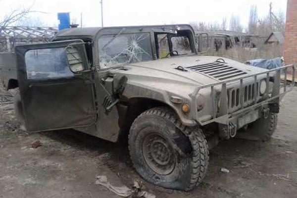 Расстрел мобильной группы на Луганщине: в сеть попали фото побывавшего в бою автомобиля "Hummer" Расстрел мобильной группы на Луганщине: в сеть попали фото побывавшего в бою автомобиля "Hummer"