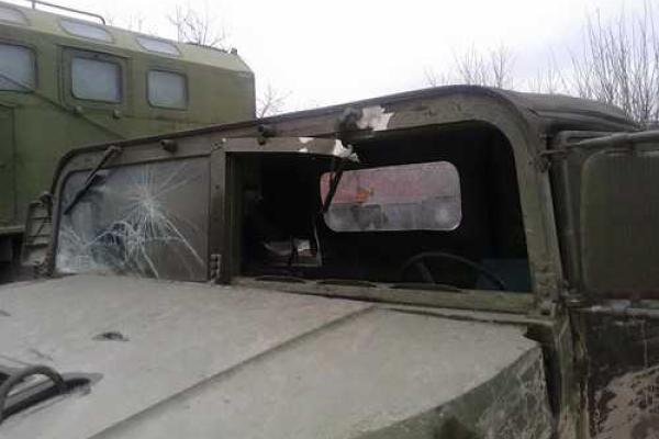 Расстрел мобильной группы на Луганщине: в сеть попали фото побывавшего в бою автомобиля "Hummer" Расстрел мобильной группы на Луганщине: в сеть попали фото побывавшего в бою автомобиля "Hummer"