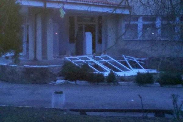 Ночью в Ивано-Франковске прогремел взрыв у входа в поликлинику Ночью в Ивано-Франковске прогремел взрыв у входа в поликлинику