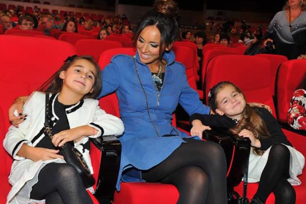 Певица Алсу вышла в свет с повзрослевшими дочерьми Певица Алсу вышла в свет с повзрослевшими дочерьми