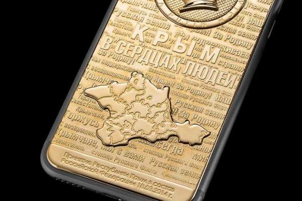В России к годовщине присоединения Крыма создали золотой "iPhone 6s" с изображением Путина и Крыма В России к годовщине присоединения Крыма создали золотой "iPhone 6s" с изображением Путина и Крыма