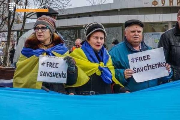 В Киеве, Харькове и Одессе люди собрались на акции в поддержку летчицы Надежды Савченко