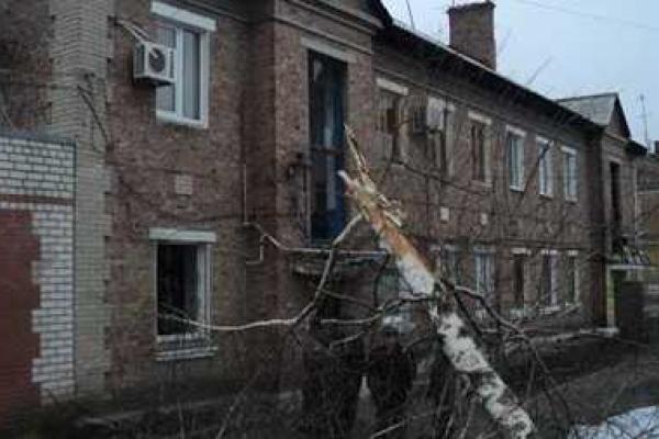 Жителей поселка Купянск-Узловой на Харьковщине разбудил взрыв: разрушено несколько частных гаражей Жителей поселка Купянск-Узловой на Харьковщине разбудил взрыв: разрушено несколько частных гаражей