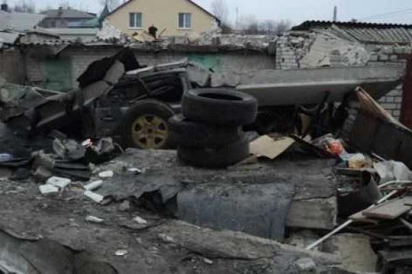 Жителей поселка Купянск-Узловой на Харьковщине разбудил взрыв: разрушено несколько частных гаражей Жителей поселка Купянск-Узловой на Харьковщине разбудил взрыв: разрушено несколько частных гаражей