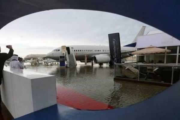 Проливные дожди затопили улицы Дубаи: закрыты школы и аэропорт