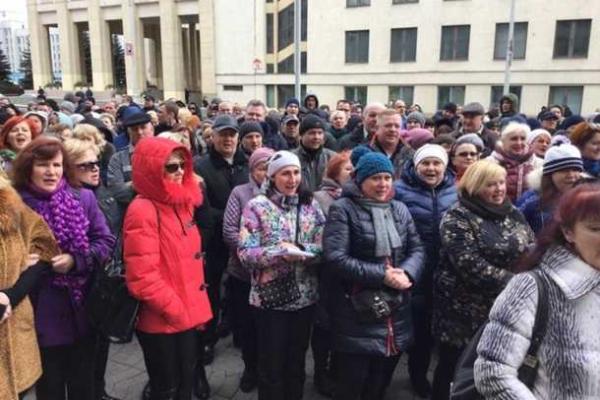 В Минске индивидуальные предприниматели собрались на митинг против новых условий торговли