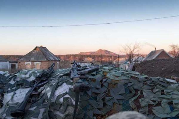 "Горячая точка" в зоне АТО: Марьинка глазами иностранных журналистов. Фоторепортаж "Горячая точка" в зоне АТО: Марьинка глазами иностранных журналистов. Фоторепортаж