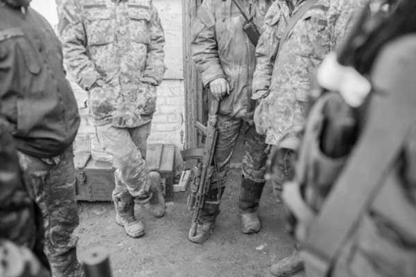 "Горячая точка" в зоне АТО: Марьинка глазами иностранных журналистов. Фоторепортаж "Горячая точка" в зоне АТО: Марьинка глазами иностранных журналистов. Фоторепортаж