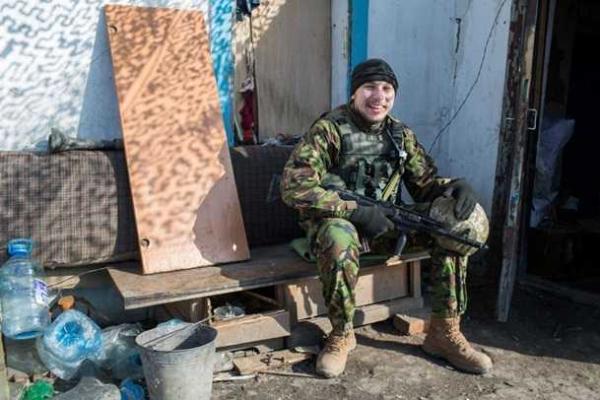 "Горячая точка" в зоне АТО: Марьинка глазами иностранных журналистов. Фоторепортаж "Горячая точка" в зоне АТО: Марьинка глазами иностранных журналистов. Фоторепортаж