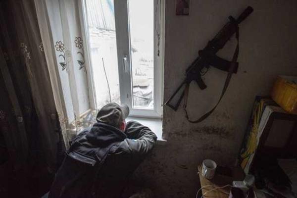 "Горячая точка" в зоне АТО: Марьинка глазами иностранных журналистов. Фоторепортаж "Горячая точка" в зоне АТО: Марьинка глазами иностранных журналистов. Фоторепортаж