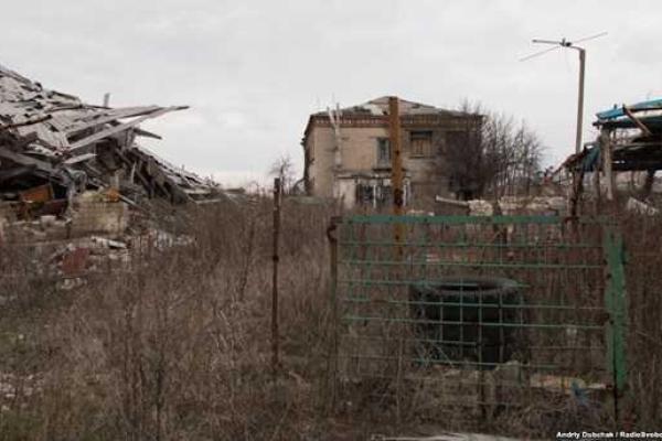 Журналисты показали мертвые улицы Станицы Луганской. Фоторепортаж Журналисты показали мертвые улицы Станицы Луганской. Фоторепортаж