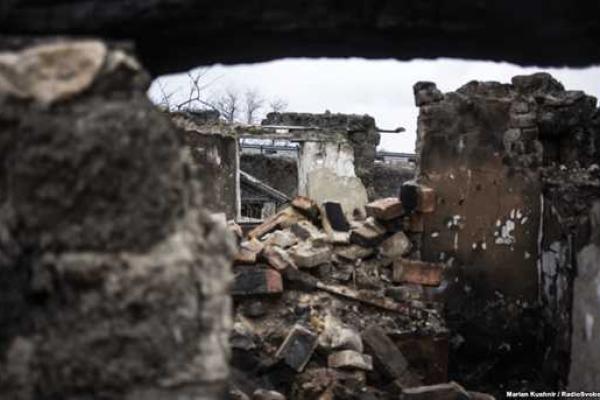 Журналисты показали мертвые улицы Станицы Луганской. Фоторепортаж Журналисты показали мертвые улицы Станицы Луганской. Фоторепортаж