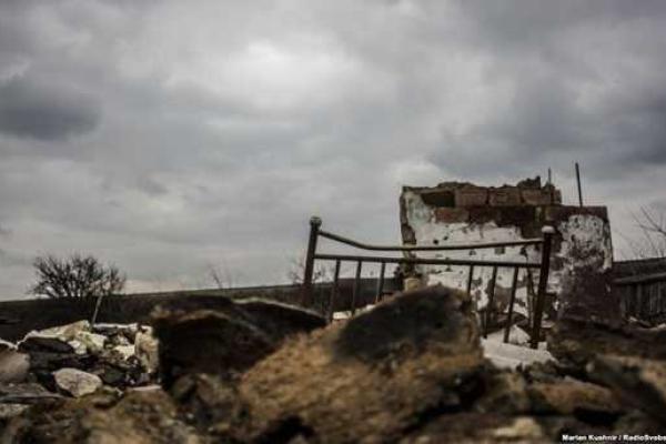 Журналисты показали мертвые улицы Станицы Луганской. Фоторепортаж Журналисты показали мертвые улицы Станицы Луганской. Фоторепортаж