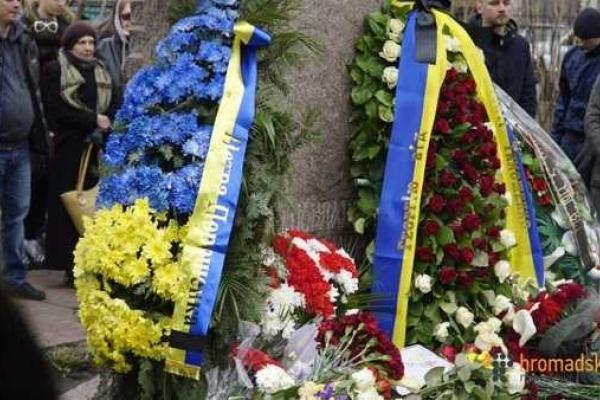 В Киеве похоронили Георгия Гонгадзе: проститься с журналистом пришло несколько сотен человек  В Киеве похоронили Георгия Гонгадзе: проститься с журналистом пришло несколько сотен человек