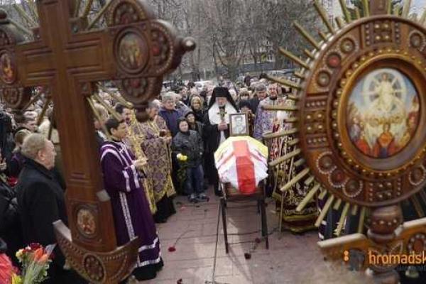 В Киеве похоронили Георгия Гонгадзе: проститься с журналистом пришло несколько сотен человек  В Киеве похоронили Георгия Гонгадзе: проститься с журналистом пришло несколько сотен человек