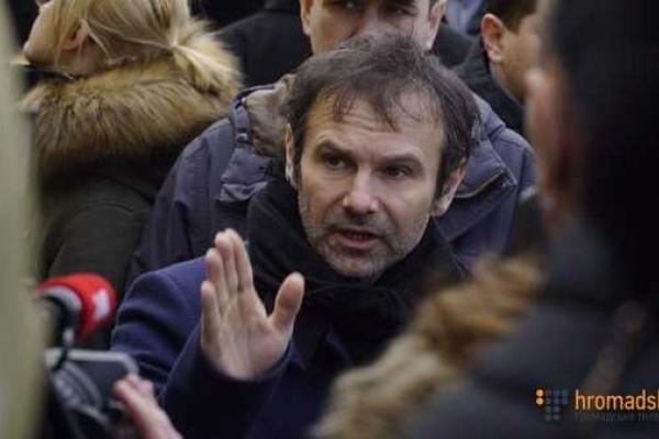 В Киеве похоронили Георгия Гонгадзе: проститься с журналистом пришло несколько сотен человек  В Киеве похоронили Георгия Гонгадзе: проститься с журналистом пришло несколько сотен человек