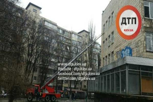 В Киеве произошел пожар в школе-интернате, есть пострадавшие В Киеве произошел пожар в школе-интернате, есть пострадавшие