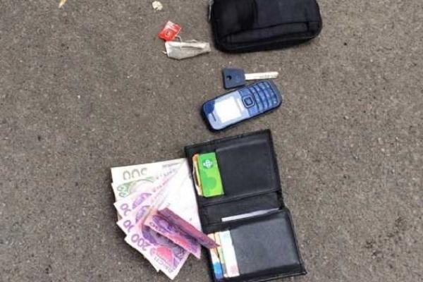 В Киеве уроженцы Донецкой области обчистили квартиру иностранного дипломата В Киеве уроженцы Донецкой области обчистили квартиру иностранного дипломата