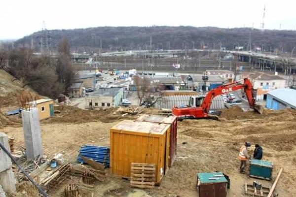 В центре Киева на стройплощадке сошел оползень В центре Киева на стройплощадке сошел оползень
