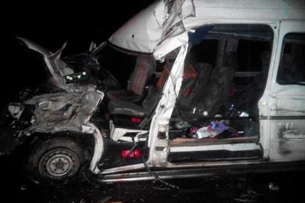 На Закарпатье прицеп фуры смял автобус "Mercedes Benz Sprinter": один человек погиб, девять травмированы На Закарпатье прицеп фуры смял автобус "Mercedes Benz Sprinter": один человек погиб, девять травмированы