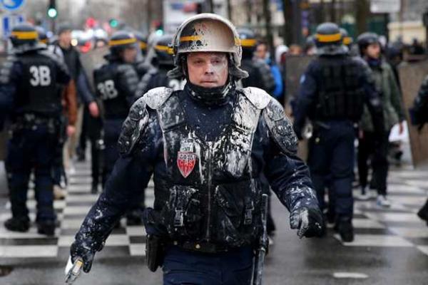 Во Франции масштабные протесты против реформ трудового законодательства закончились стычками с полицией