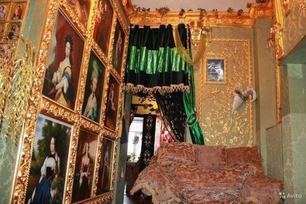 Кризис в действии: в центре Магадана на продажу выставили апартаменты с позолоченными стенами, потолками и унитазом