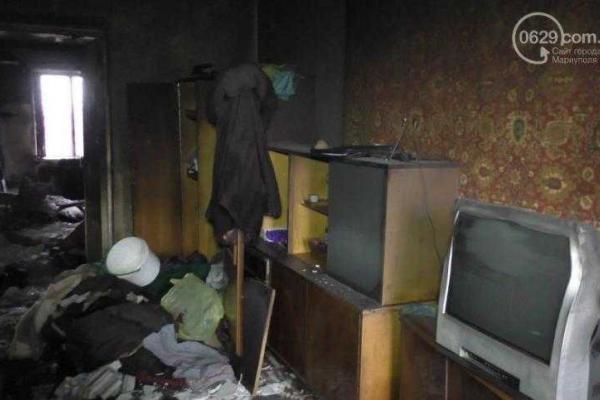 В Мариуполе спасатели эвакуировали людей и тушили пожар на пятом этаже жилого дома В Мариуполе спасатели эвакуировали людей и тушили пожар на пятом этаже жилого дома