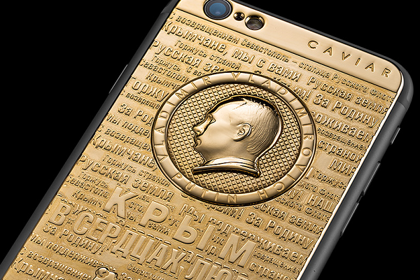 В России к годовщине присоединения Крыма создали золотой "iPhone 6s" с изображением Путина и Крыма В России к годовщине присоединения Крыма создали золотой "iPhone 6s" с изображением Путина и Крыма