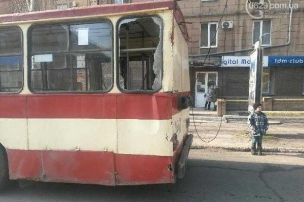 В Мариуполе пострадали пассажиры маршрутки, столкнувшейся с троллейбусом В Мариуполе пострадали пассажиры маршрутки, столкнувшейся с троллейбусом