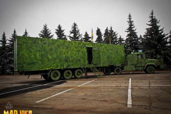 На Донбасс отправится уникальный мобильный комплекс "Бешеный УКР", собранный волонтерами для бойцов ВСУ