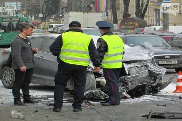 Масштабное ДТП в Одессе: 4 иномарки превратились в груду металла, есть пострадавшие Масштабное ДТП в Одессе: 4 иномарки превратились в груду металла, есть пострадавшие
