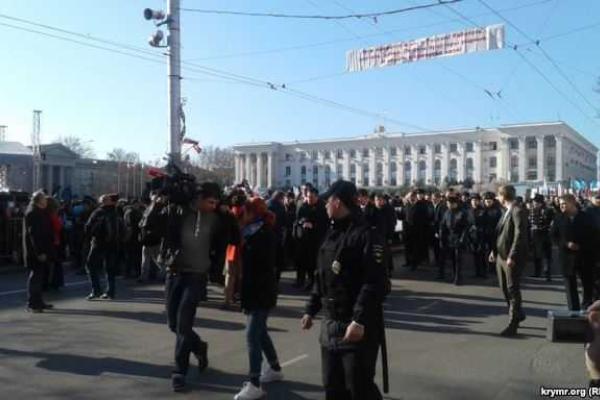 В Симферополе с размахом отмечают вторую годовщину "референдума" о статусе Крыма В Симферополе с размахом отмечают вторую годовщину "референдума" о статусе Крыма