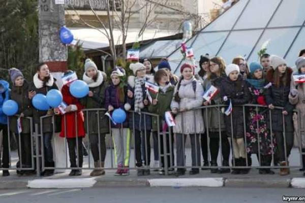 В Симферополе с размахом отмечают вторую годовщину "референдума" о статусе Крыма В Симферополе с размахом отмечают вторую годовщину "референдума" о статусе Крыма