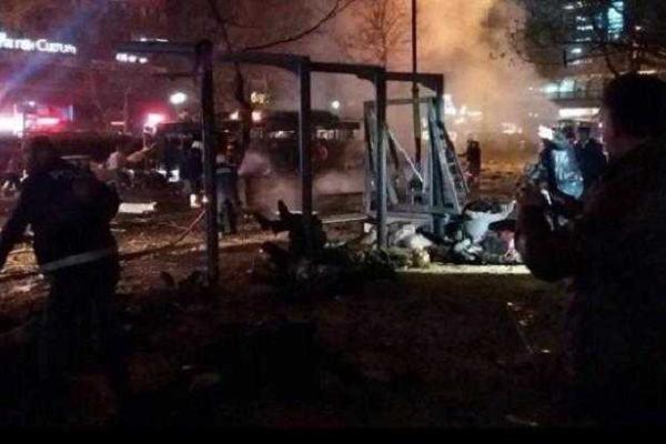 В Сети опубликованы кадры кровавого теракта в Анкаре: момент взрыва В Сети опубликованы кадры кровавого теракта в Анкаре: момент взрыва