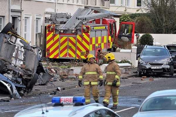 Два жителя Северной Ирландии решив развлечься, угнали пожарную машину, смяли 8 легковушек и врезались в дом