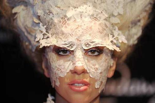 Эпатажная певица Леди Гага отметила 30-летний юбилей