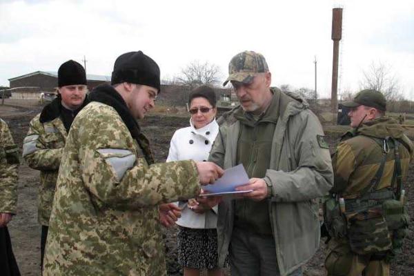 Глава Луганской ВГА Георгий Тука побывал с визитом у бойцов ВСУ в Станично-Луганском районе