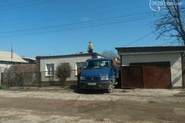 В Мариуполе сгорел дом, стоящий в 200 метрах от пожарной части В Мариуполе сгорел дом, стоящий в 200 метрах от пожарной части