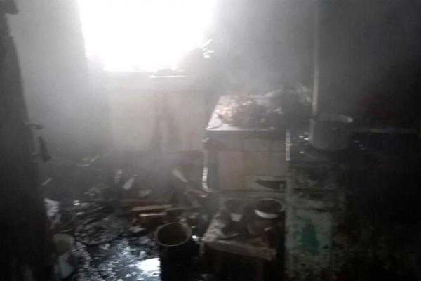 На Полтавщине во время тушения пожара в частном доме, спасатели обнаружили тела двух мужчин На Полтавщине во время тушения пожара в частном доме, спасатели обнаружили тела двух мужчин