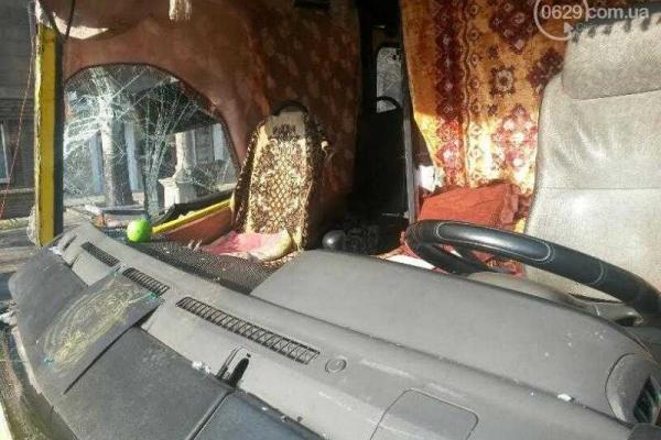 В Мариуполе пострадали пассажиры маршрутки, столкнувшейся с троллейбусом В Мариуполе пострадали пассажиры маршрутки, столкнувшейся с троллейбусом