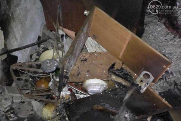 В Мариуполе спасатели эвакуировали людей и тушили пожар на пятом этаже жилого дома В Мариуполе спасатели эвакуировали людей и тушили пожар на пятом этаже жилого дома