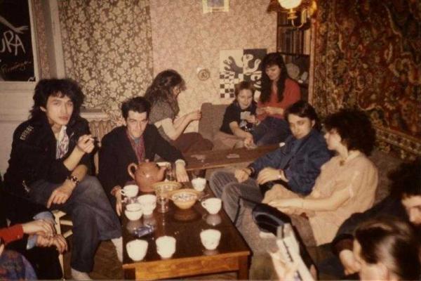 Американская певица Джоанна Стингрей выложила в Сеть архивные фото с советскими рок-звездами