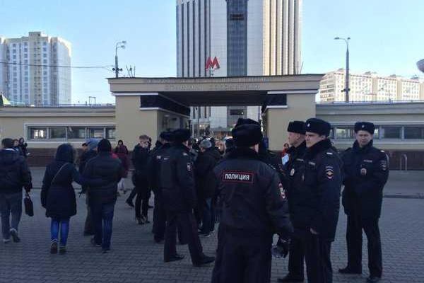 В Москве были задержаны активисты, участвующие в пикете в поддержку Надежды Савченко