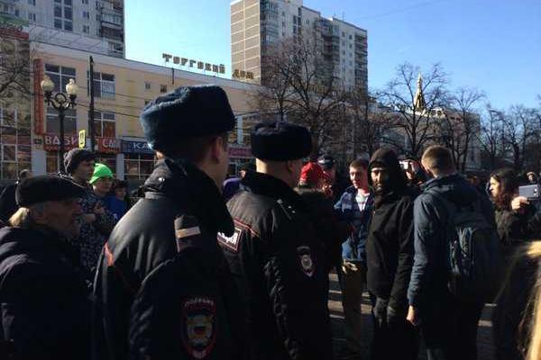 В Москве были задержаны активисты, участвующие в пикете в поддержку Надежды Савченко