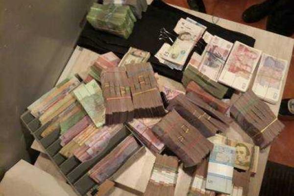 В Киеве "накрыли" сеть нелегальных обменников валюты В Киеве "накрыли" сеть нелегальных обменников валюты