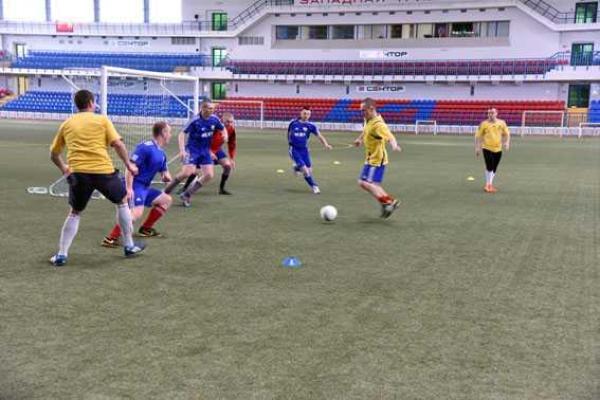 В Мариуполе состоялся футбольный турнир, в котором приняли участие сотрудники полиции и бойцы Нацгвардии