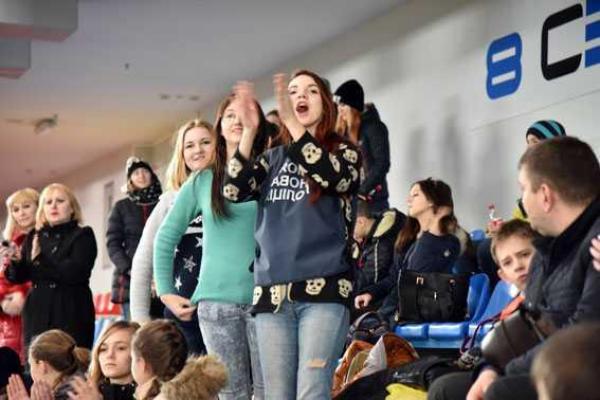 В Мариуполе состоялся футбольный турнир, в котором приняли участие сотрудники полиции и бойцы Нацгвардии