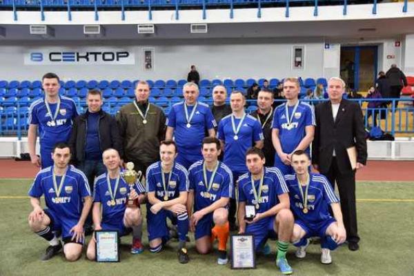 В Мариуполе состоялся футбольный турнир, в котором приняли участие сотрудники полиции и бойцы Нацгвардии